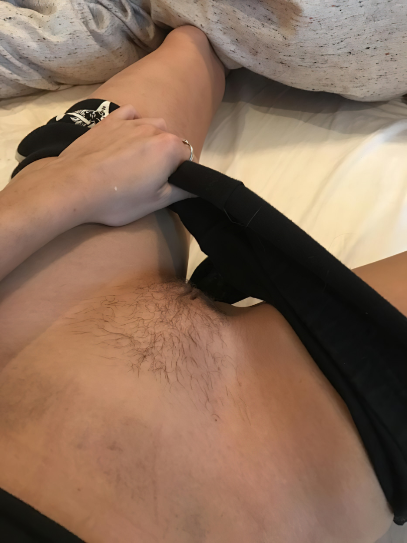 Anonymsex Uma jolie panty butt flashing at hotel